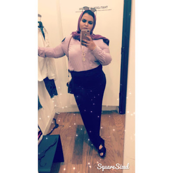 Meet your Posher, Aya - Picture 1 of 1